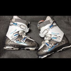 NORDICA TRANSFIRE R2W SKI BOOTS SIZE 25.5/7.5